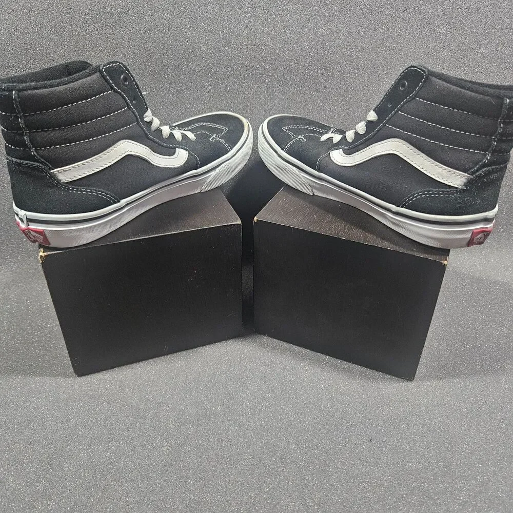 Kids Cans Sk8-Black & White High Top Sneakers- Size 3Y